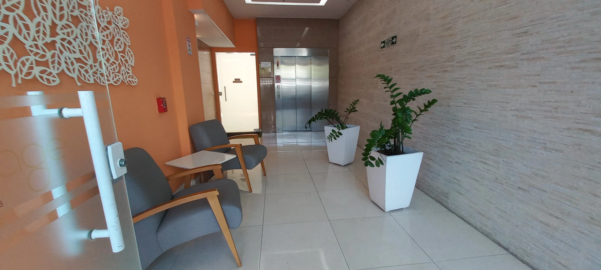 Apartment with 3 en-suites and 4 bathrooms — photo 18