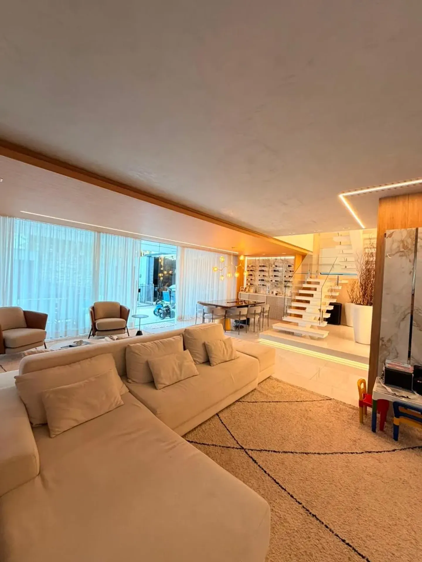 Furnished house with 4 en-suite bedrooms and a balcony grill — photo 10
