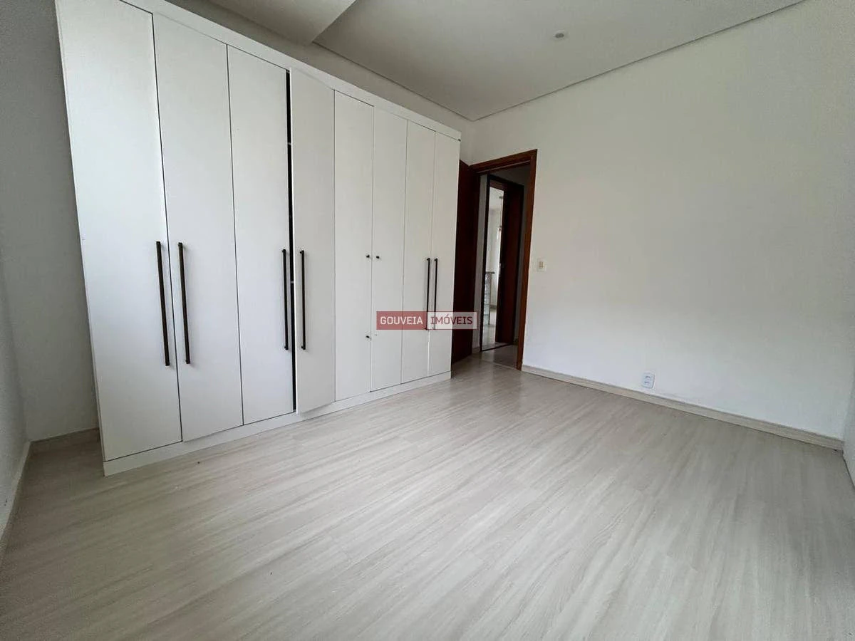 3-bedroom house with a bathtub in Curitiba — photo 13