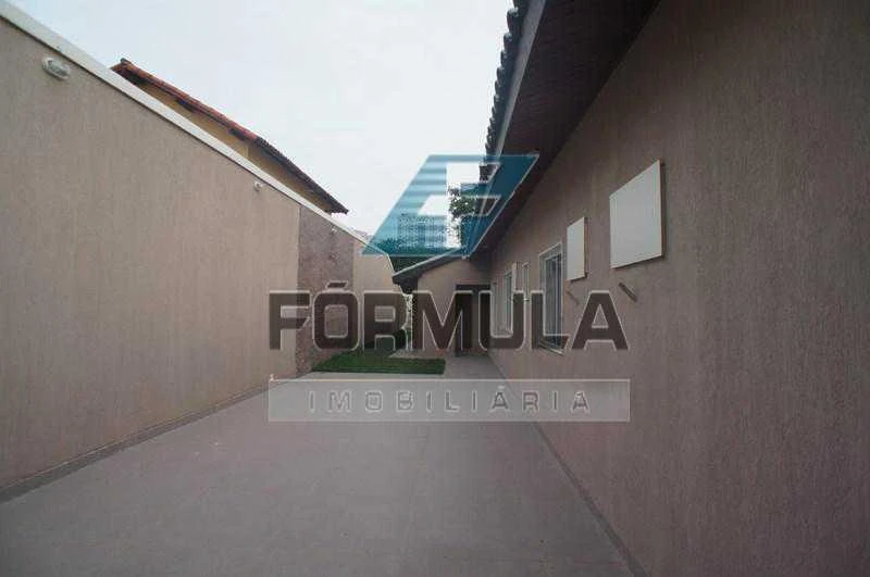 4-bedroom house with a bathtub — photo 17