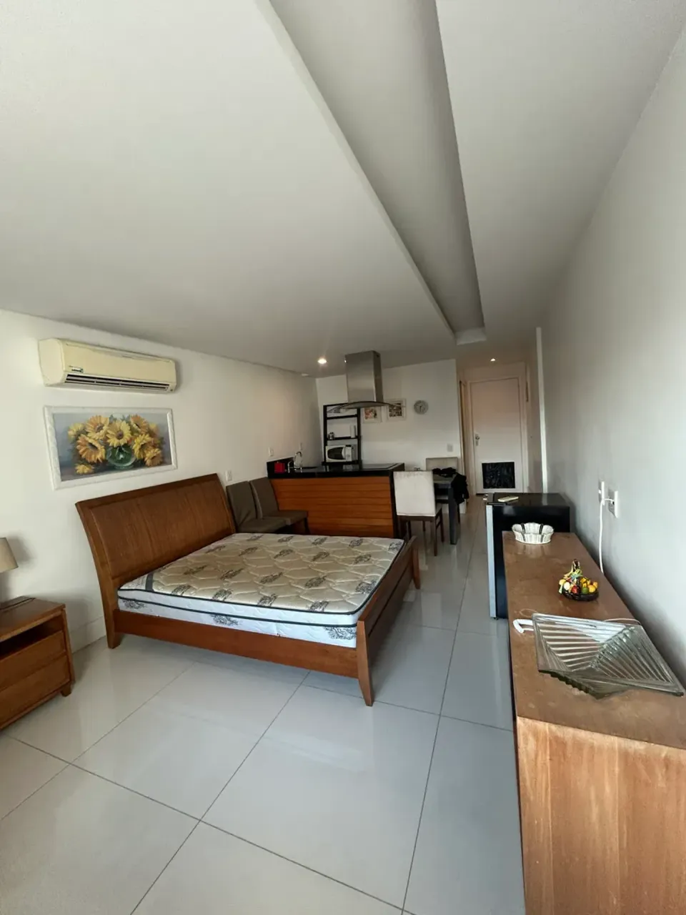 Furnished 1-bedroom apartment with open-plan kitchen — photo 5