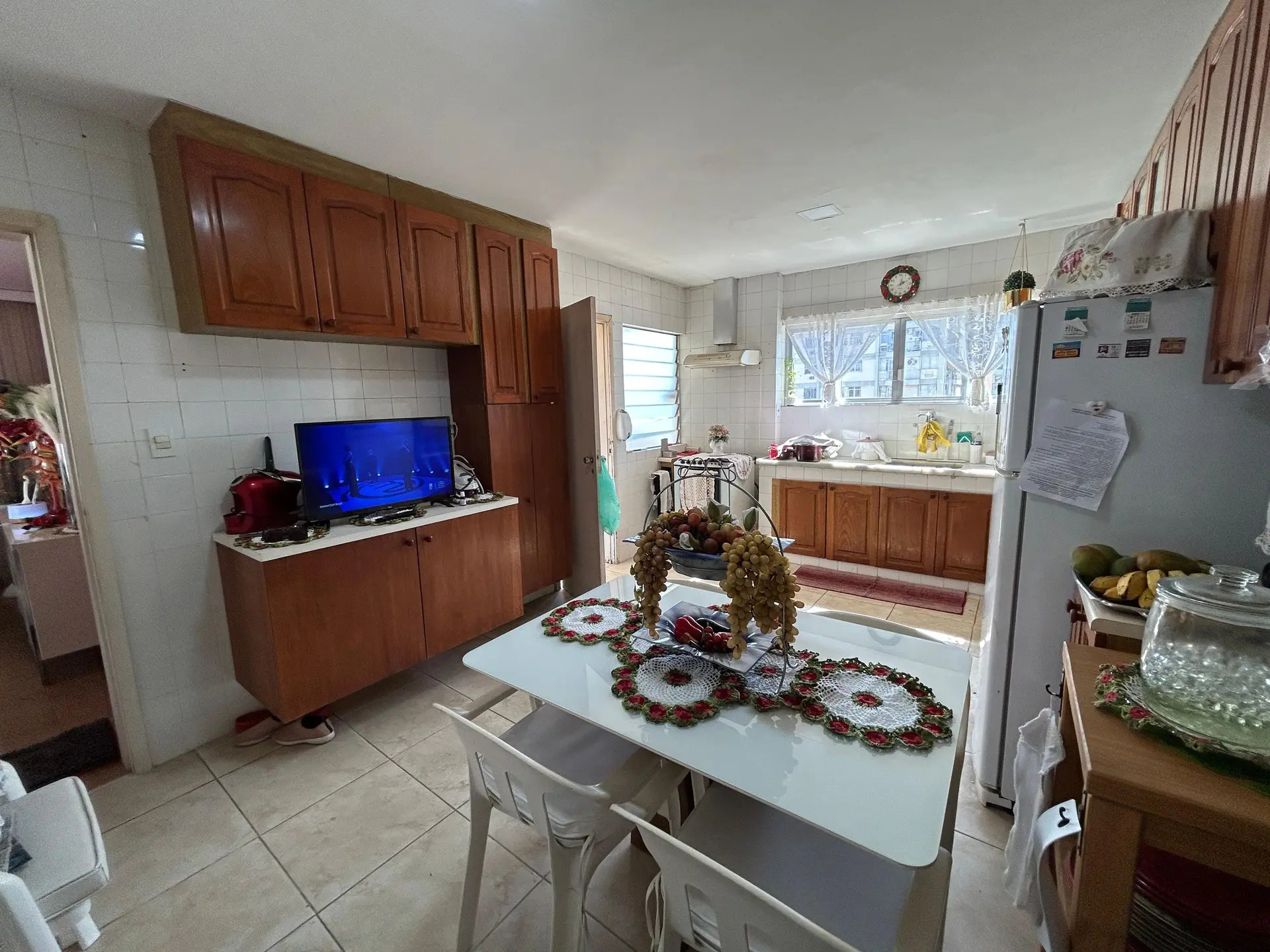 Furnished 4-bedroom rental apartment with 5 parking spaces — photo 2