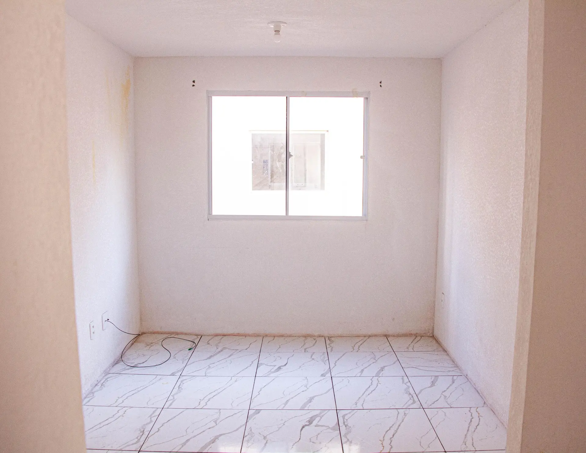 Unfurnished 2-bedroom apartment with 1 bathroom