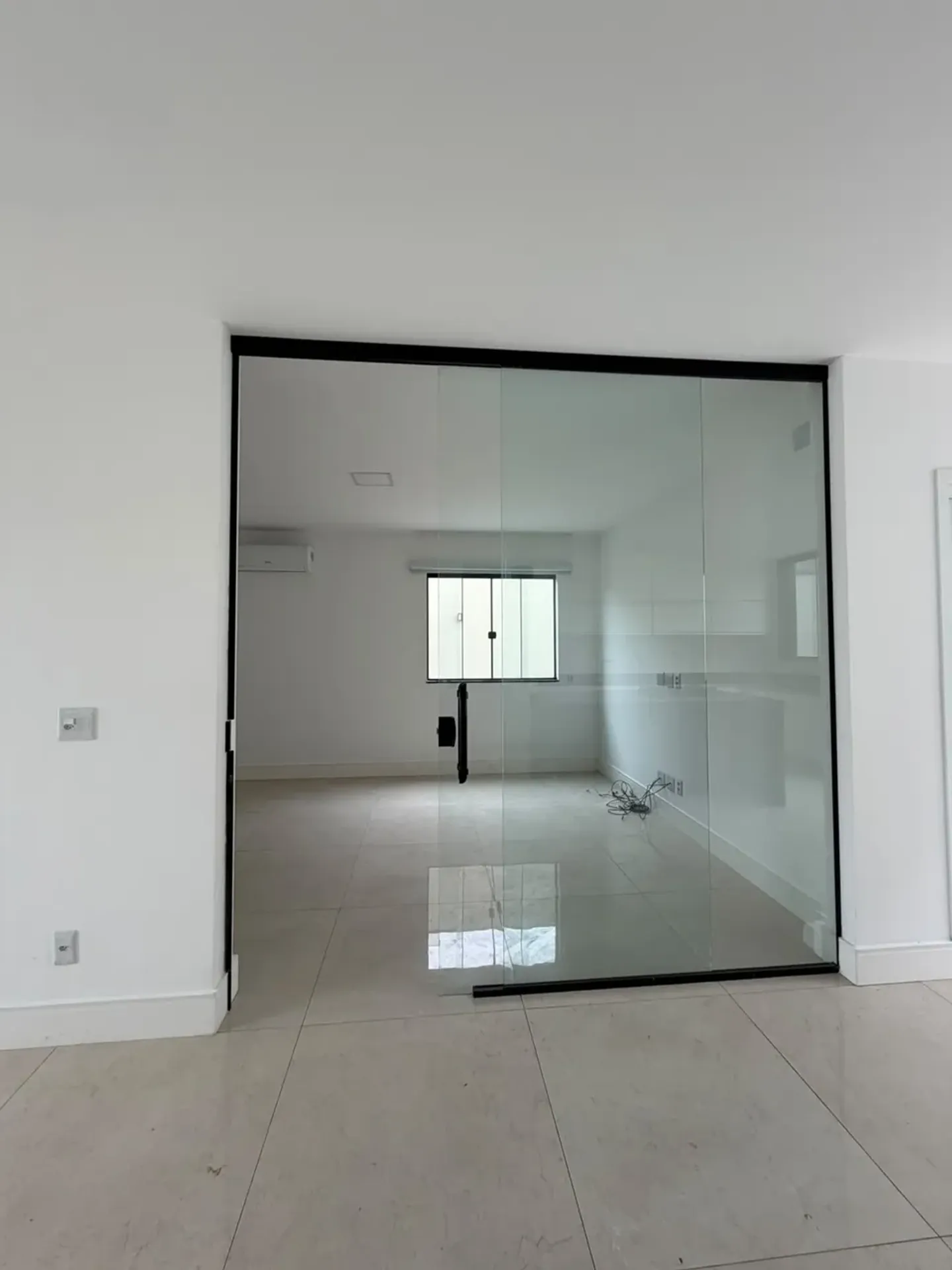 House, 370 m², with floor-to-ceiling windows — photo 29
