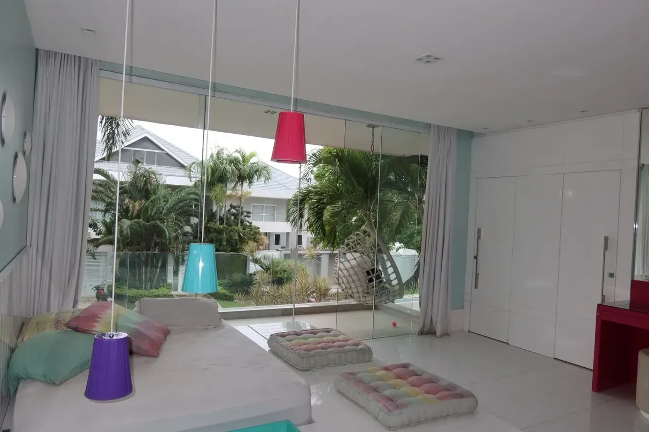 House, 1000 m², with floor-to-ceiling windows — photo 5