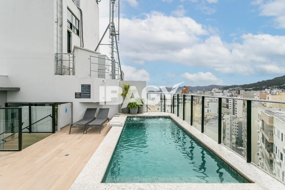 Studio with a glassed-in balcony and open-plan kitchen — photo 7