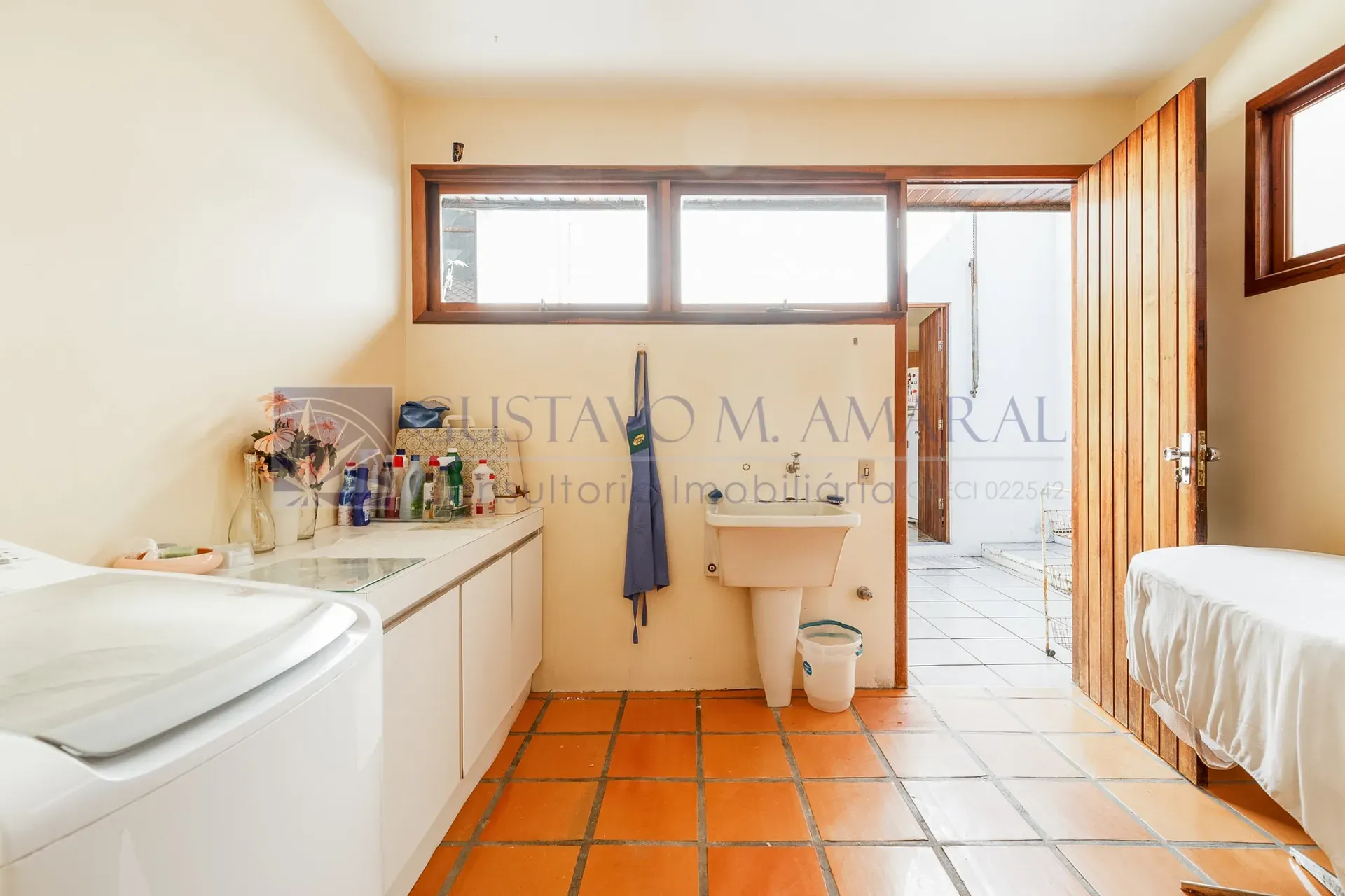 380 m² house with a bathtub and floor-to-ceiling windows — photo 27