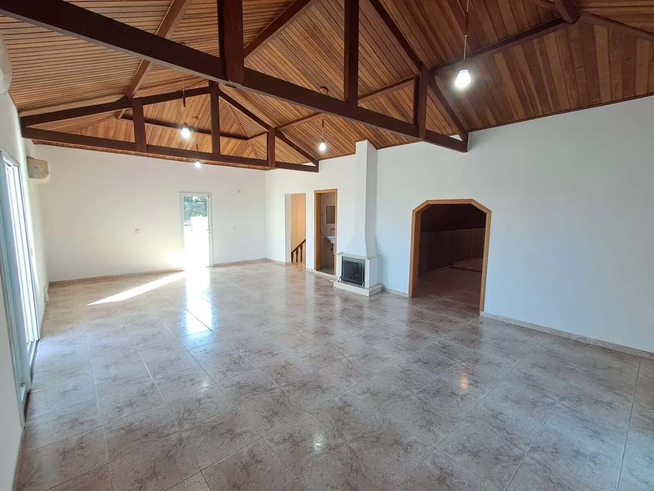 House for rent with 1,500 m², 4 bedrooms and 5 baths — photo 9