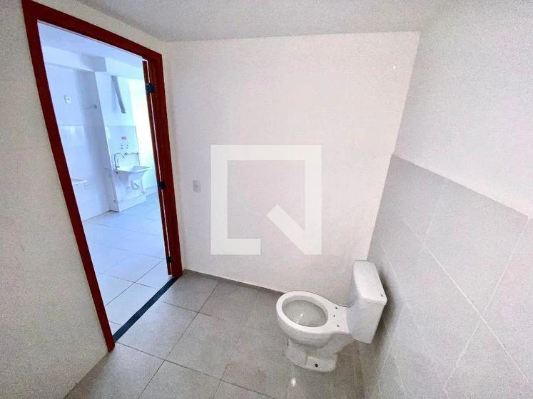One-bedroom apartment in a building with a pool — photo 38