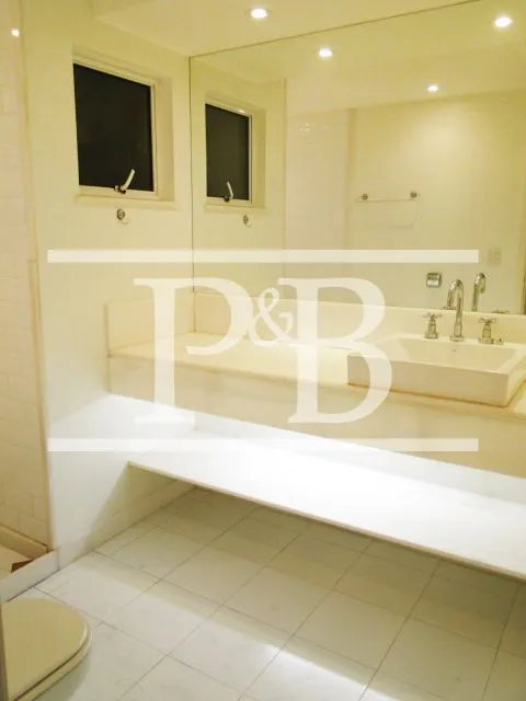 4-bedroom apartment with air conditioning — photo 15