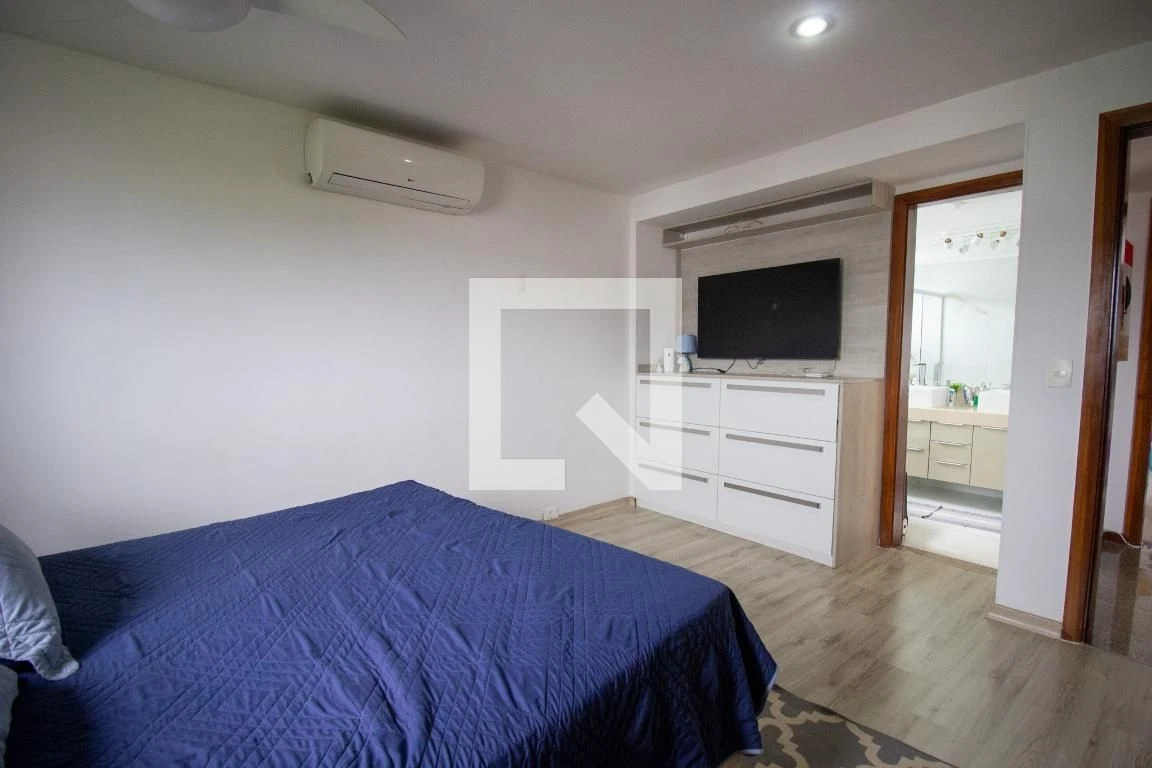 Furnished apartment with 3 en-suite bedrooms — photo 17