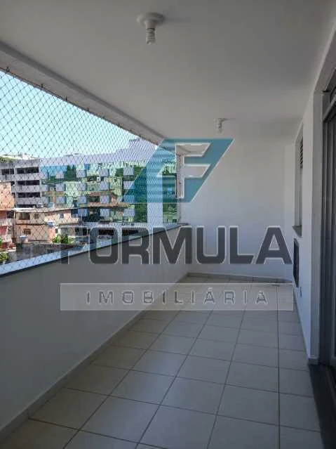 One-bedroom apartment in a building with a gym — photo 4