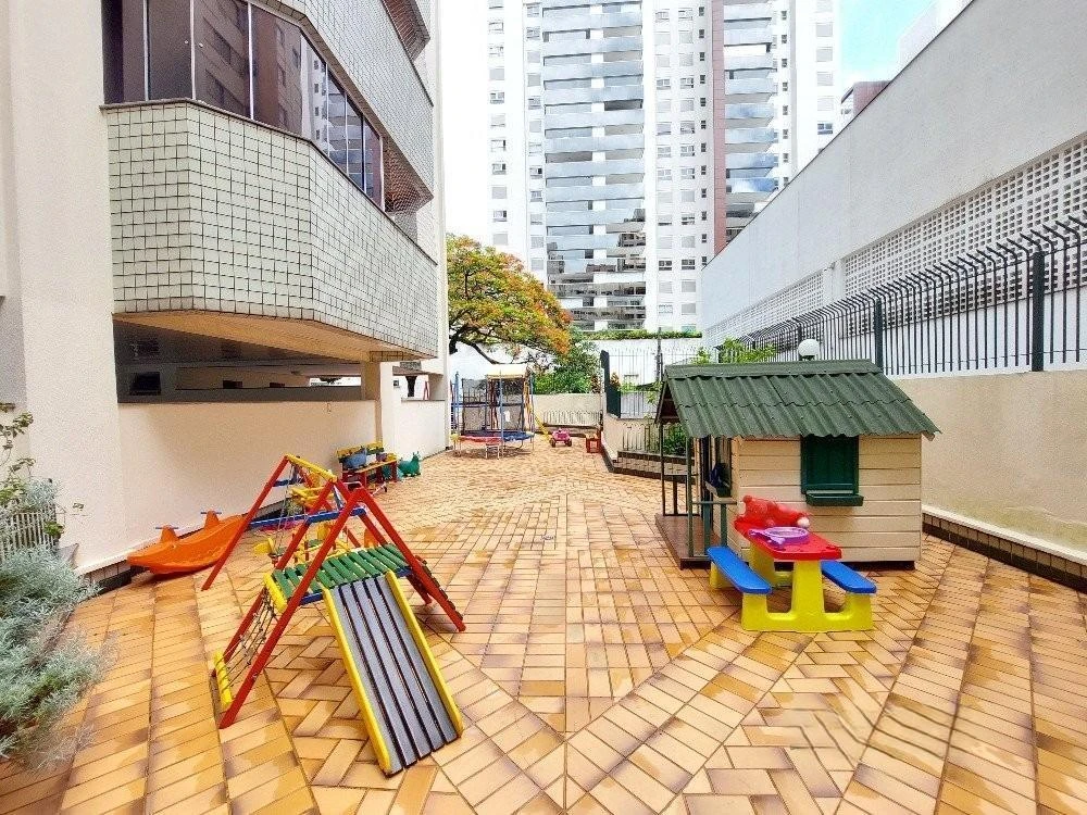 3-bedroom apartment in a building with a gym — photo 33