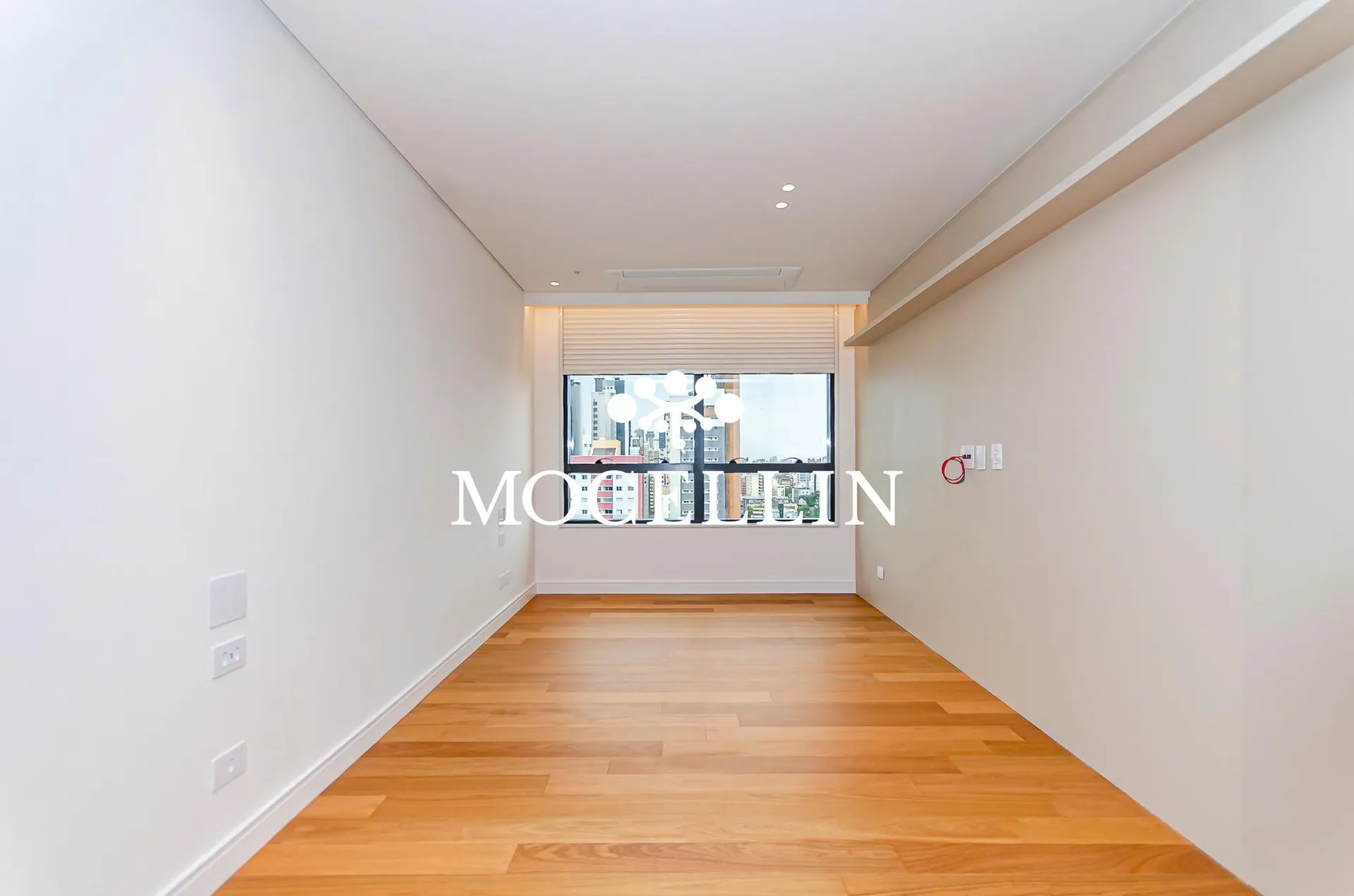 Floor-to-ceiling windows in a 3-bedroom apartment, 242 m² — photo 31