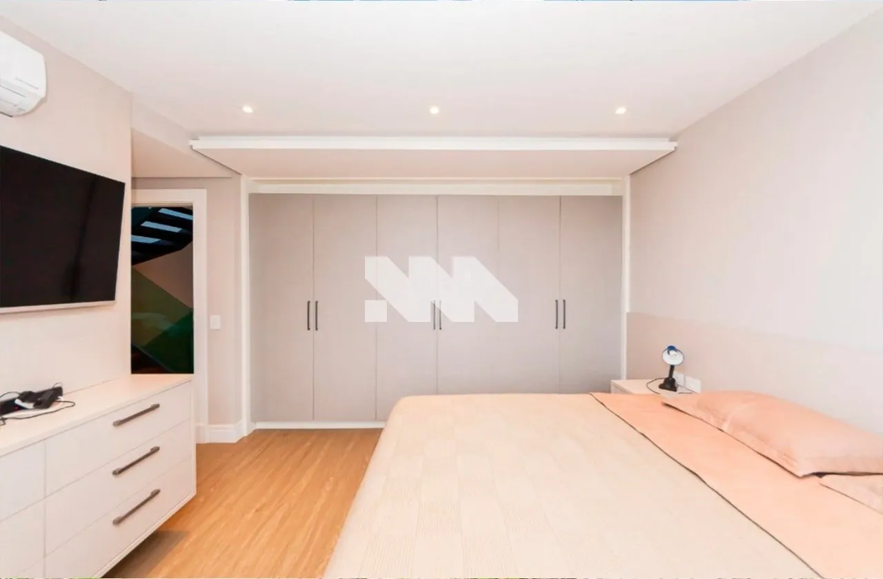 House with 3 en-suite bedrooms and 5 baths, 350 m² — photo 13