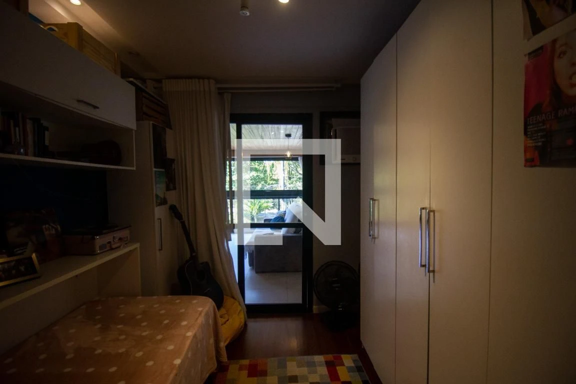 Floor-to-ceiling windows in a 3-bedroom apartment, 119 m² — photo 41
