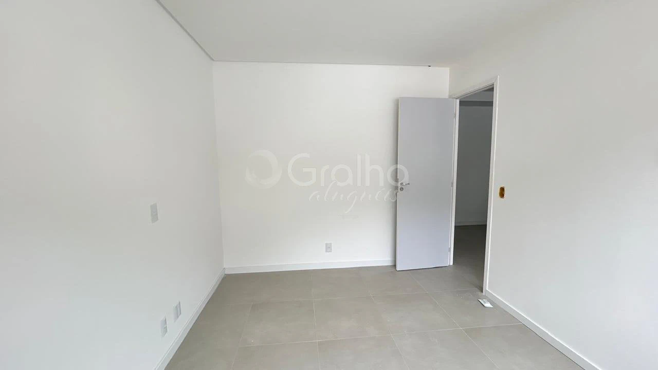 One-bedroom apartment in a building with a sauna — photo 25