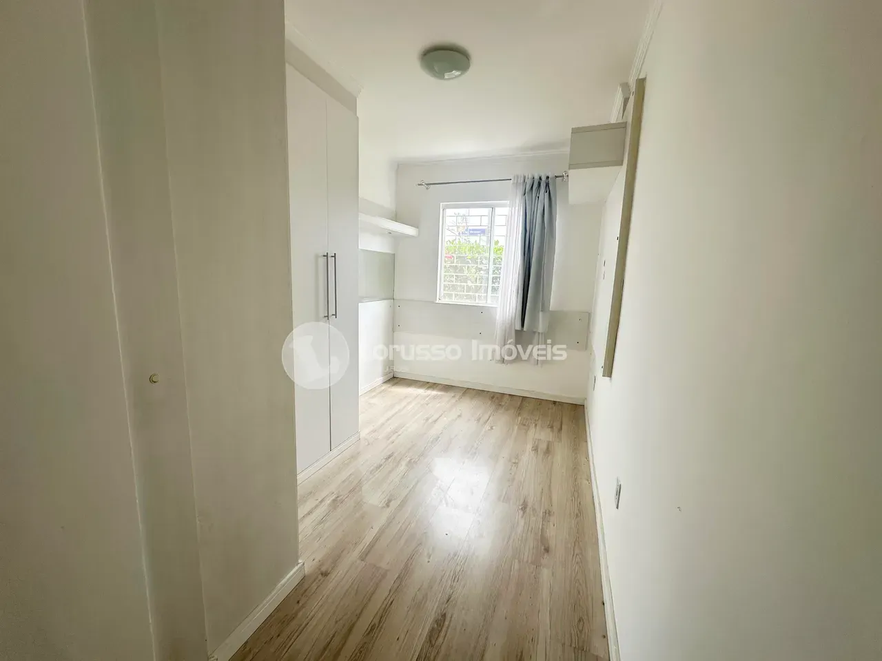 3-bedroom apartment with wood or laminate floors in Curitiba — photo 4