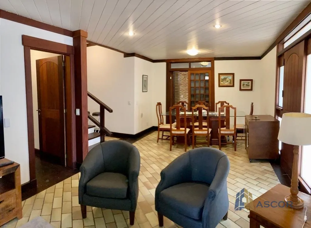 Мебльований будинок: 4 спальні з власними ваннами 600 м² — photo 23
