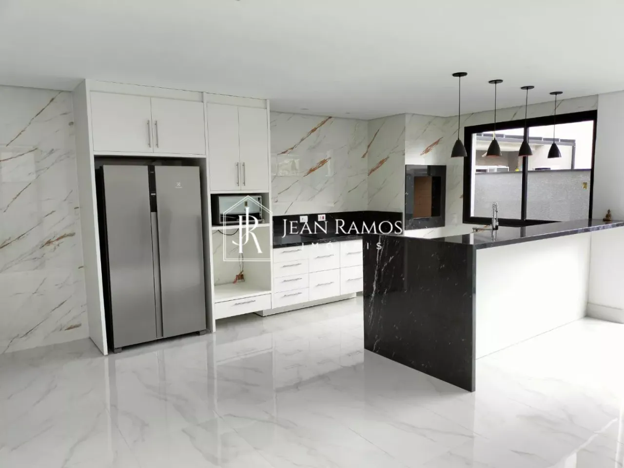 House with 3 en-suite bedrooms and open-plan kitchen
