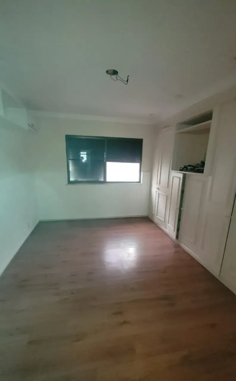 Unfurnished 3-bedroom apartment with 3 bathrooms — photo 9