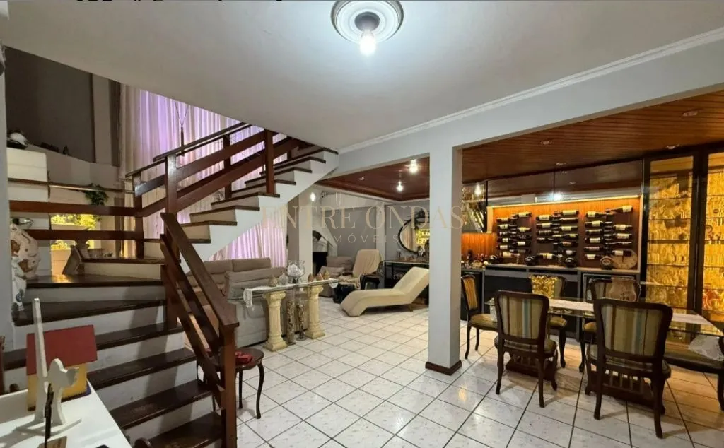 400 m² house with a private pool and a dishwasher — photo 3