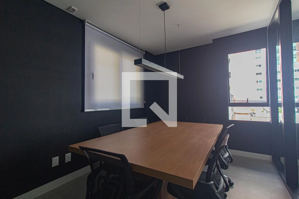 Furnished studio in a building with an indoor pool — photo 31