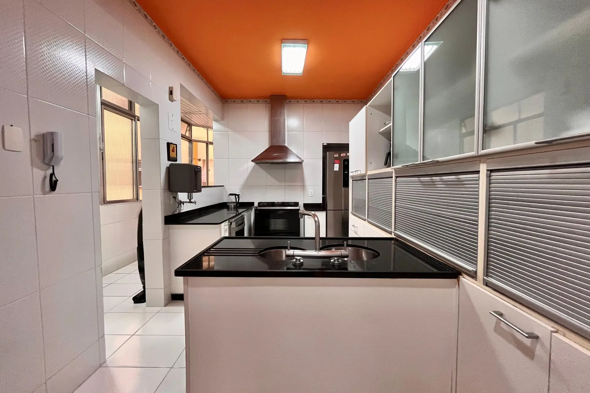 3-bedroom apartment with a working laundry setup — photo 19