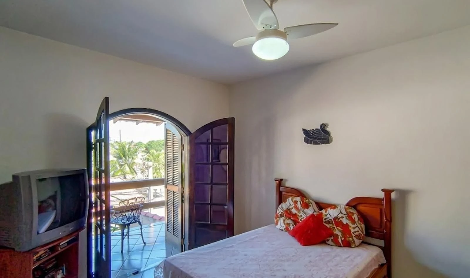4-bedroom house, 1 with its own bathroom, 298 m² — photo 9