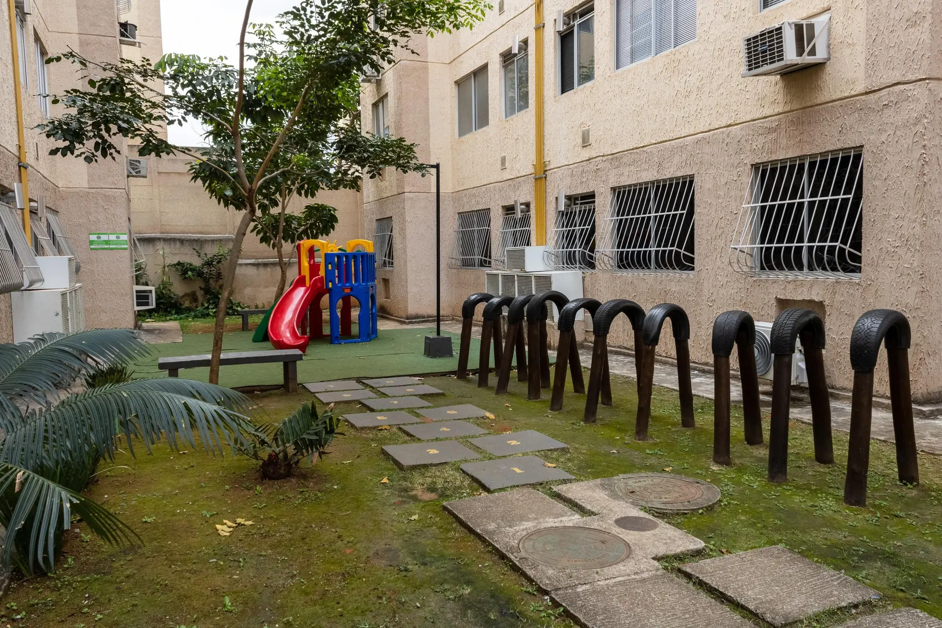 2-bedroom rental apartment with a balcony — photo 26