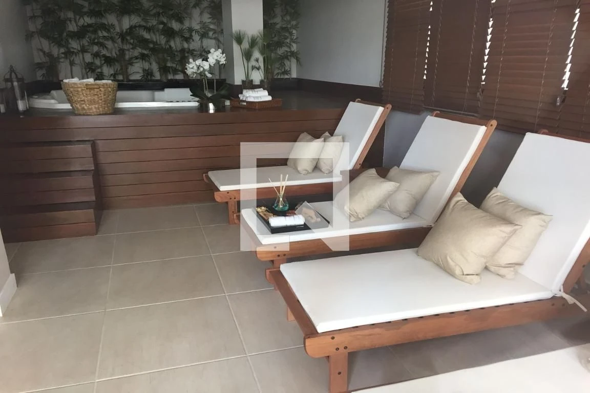 Apartamento de 89 m² com janelas do piso ao teto e closet — photo 63