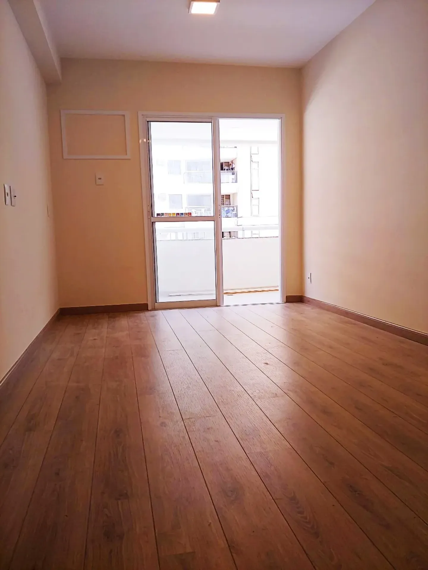 Apartment with 3 bedrooms, balcony and 2 parking spots — photo 5