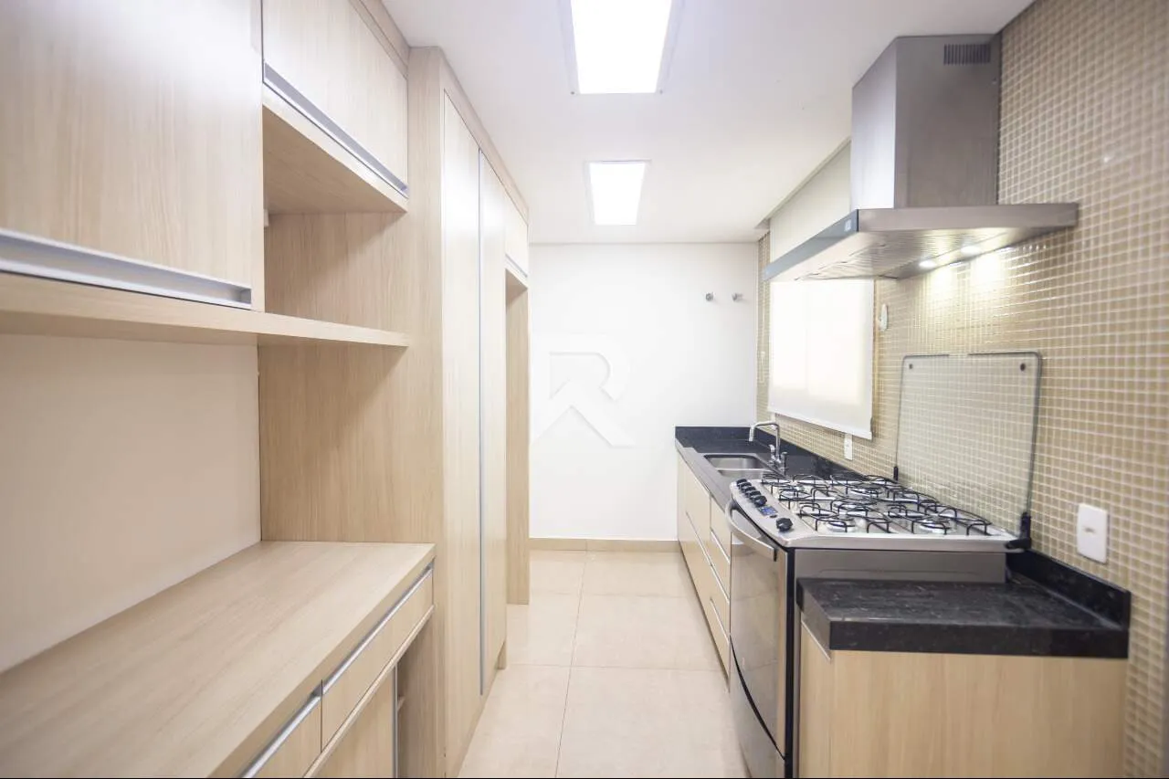 Apartment with open-plan kitchen and 4 bedrooms — photo 10