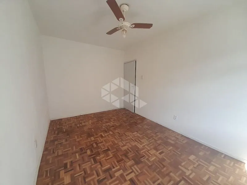 2-bedroom apartment with wood or laminate floors — photo 7