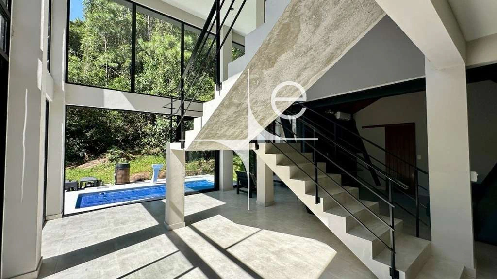 Gated community house with 3 bedrooms and 360 m² — photo 4