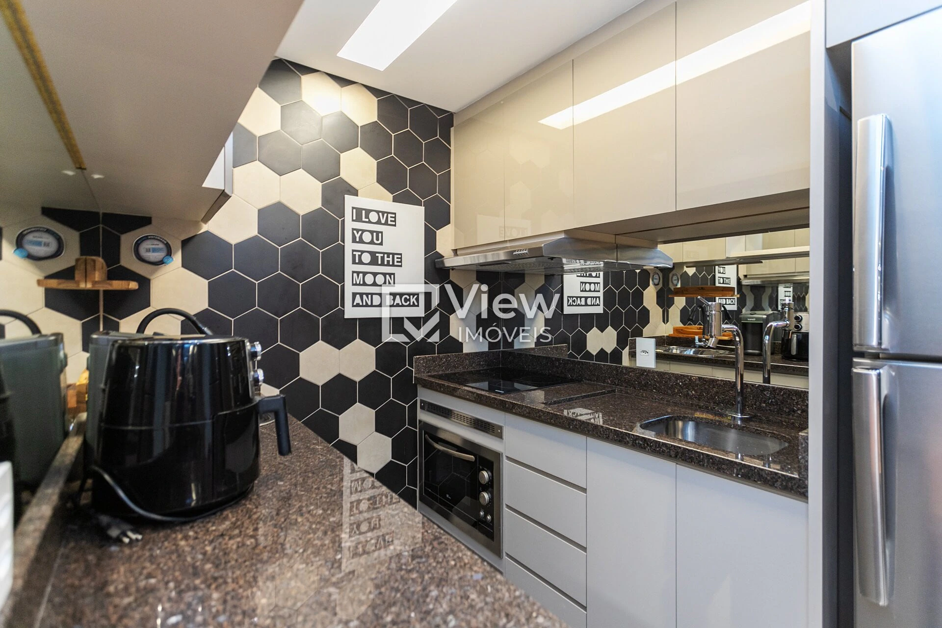 Furnished studio, 35 m², with floor-to-ceiling windows — photo 17
