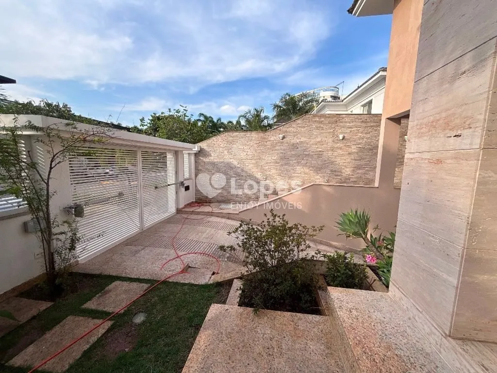 Unfurnished house with 7 bedrooms and 10 bathrooms — photo 5