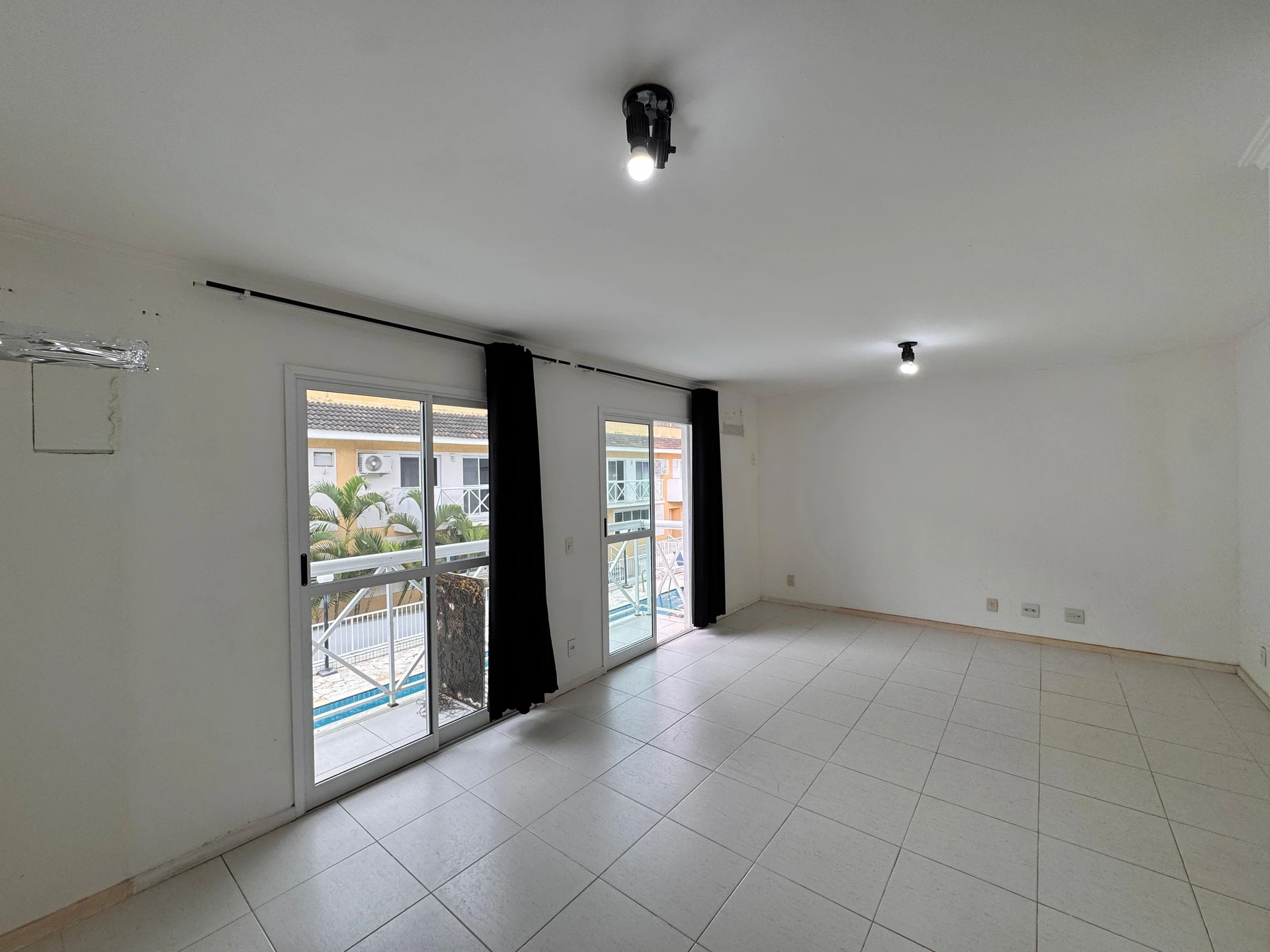 4-bedroom apartment with balcony and private BBQ grill — photo 49