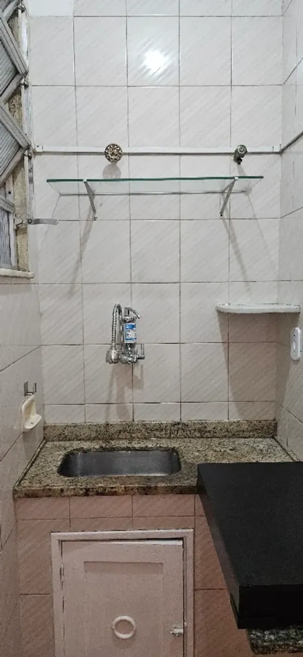 Apartamento com 1 quarto e banheiro com box de vidro — photo 4