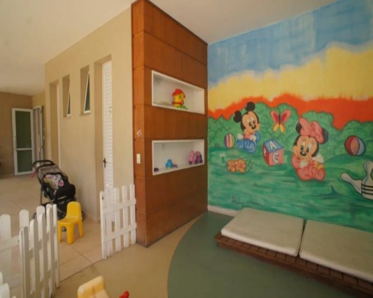 2-bedroom apartment with a mountain view — photo 26