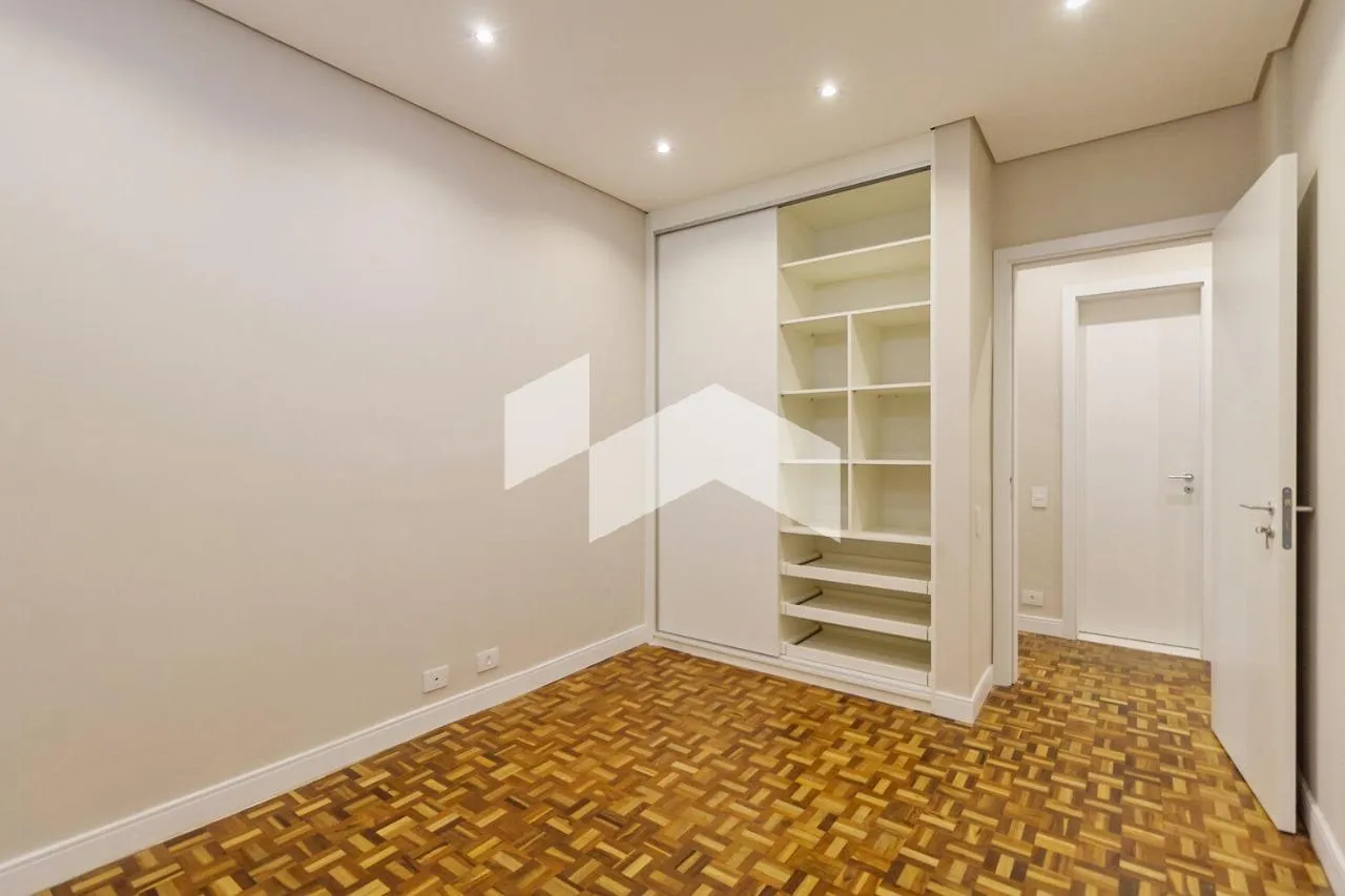 Furnished 3-bedroom apartment with closed kitchen — photo 13