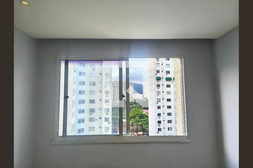 2-bedroom apartment with wood or laminate floors — photo 25