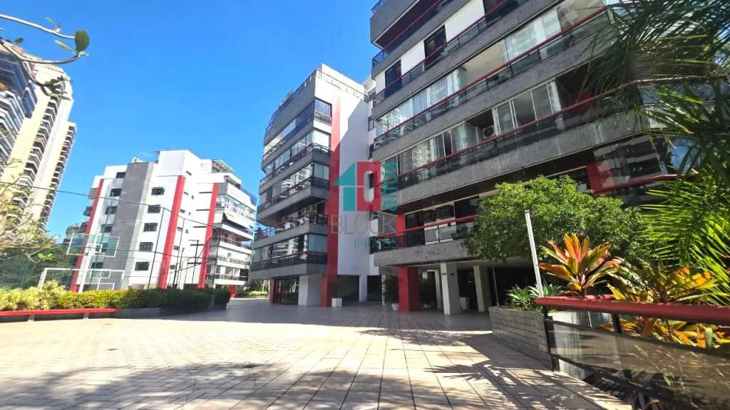 4-bedroom apartment with a glassed-in balcony — photo 3