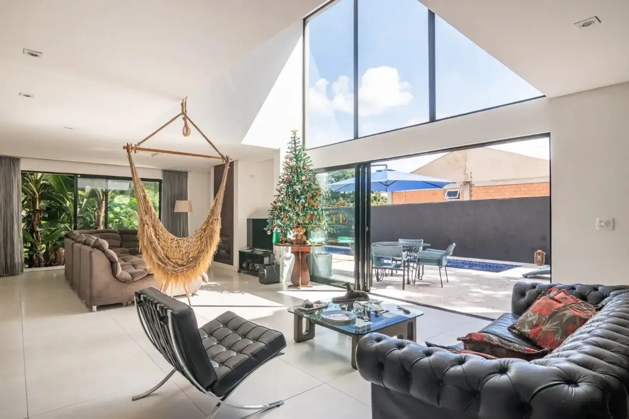Furnished contemporary house with 3 bedrooms and 540 m² — photo 3