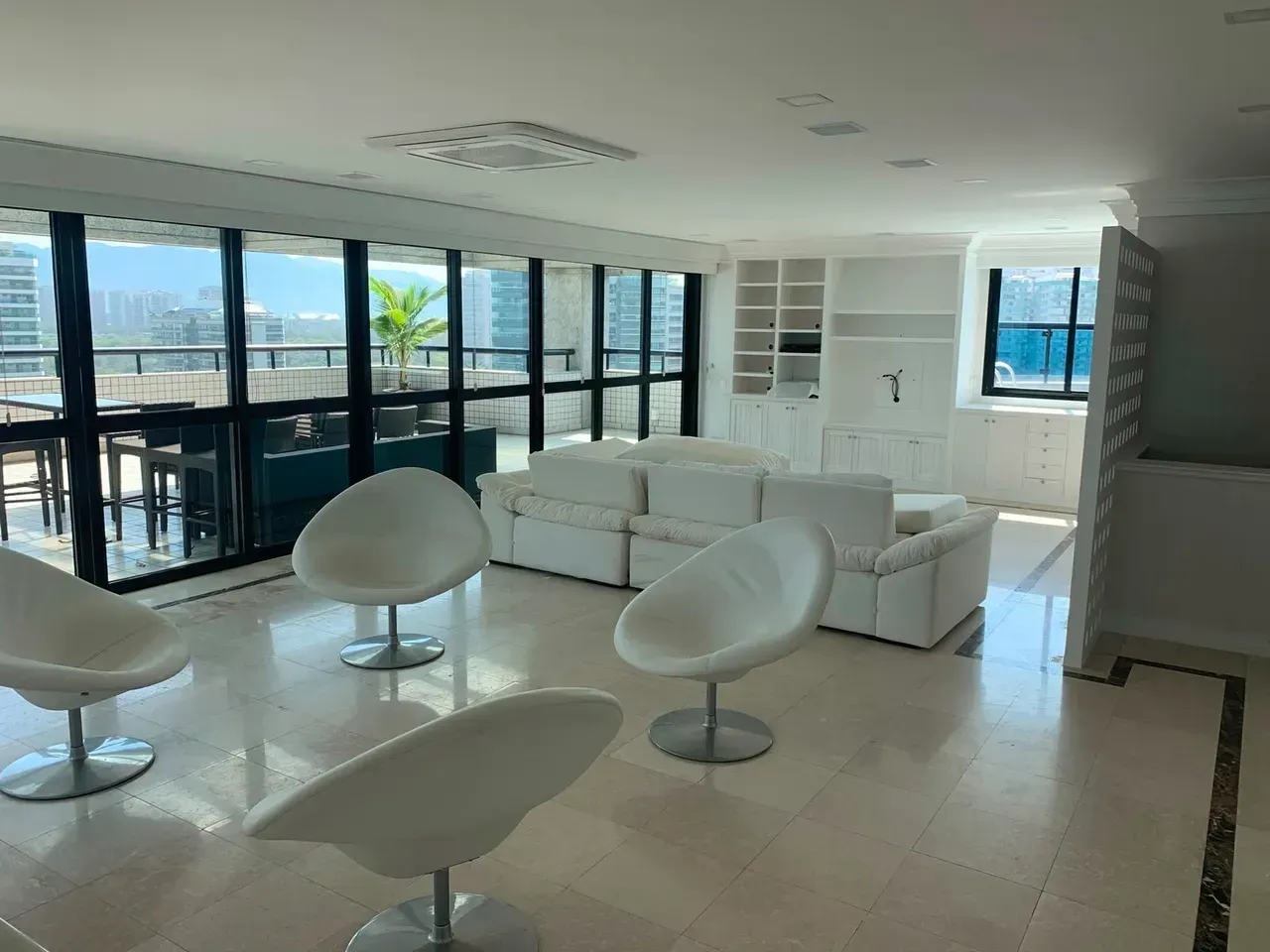 Apartamento mobiliado com 4 quartos e 5 banheiros — photo 3