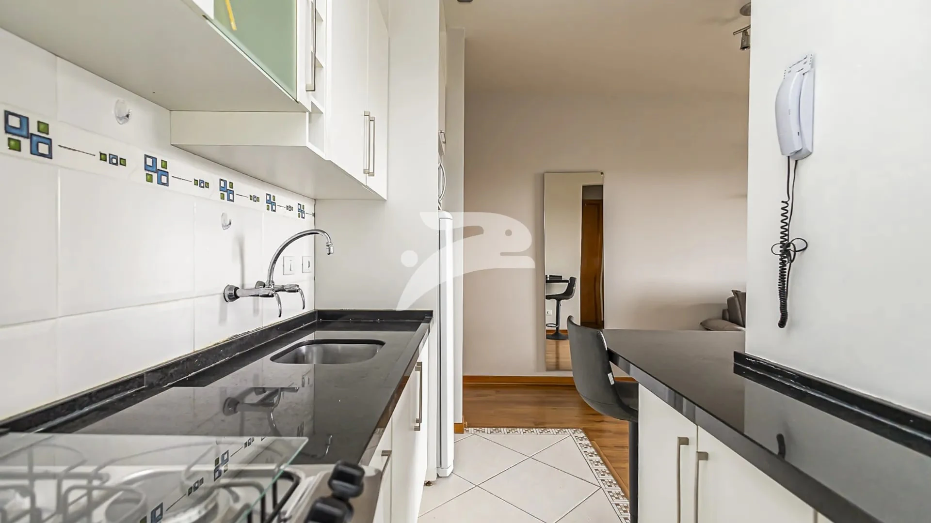 Furnished 1-bedroom apartment with enclosed balcony — photo 6