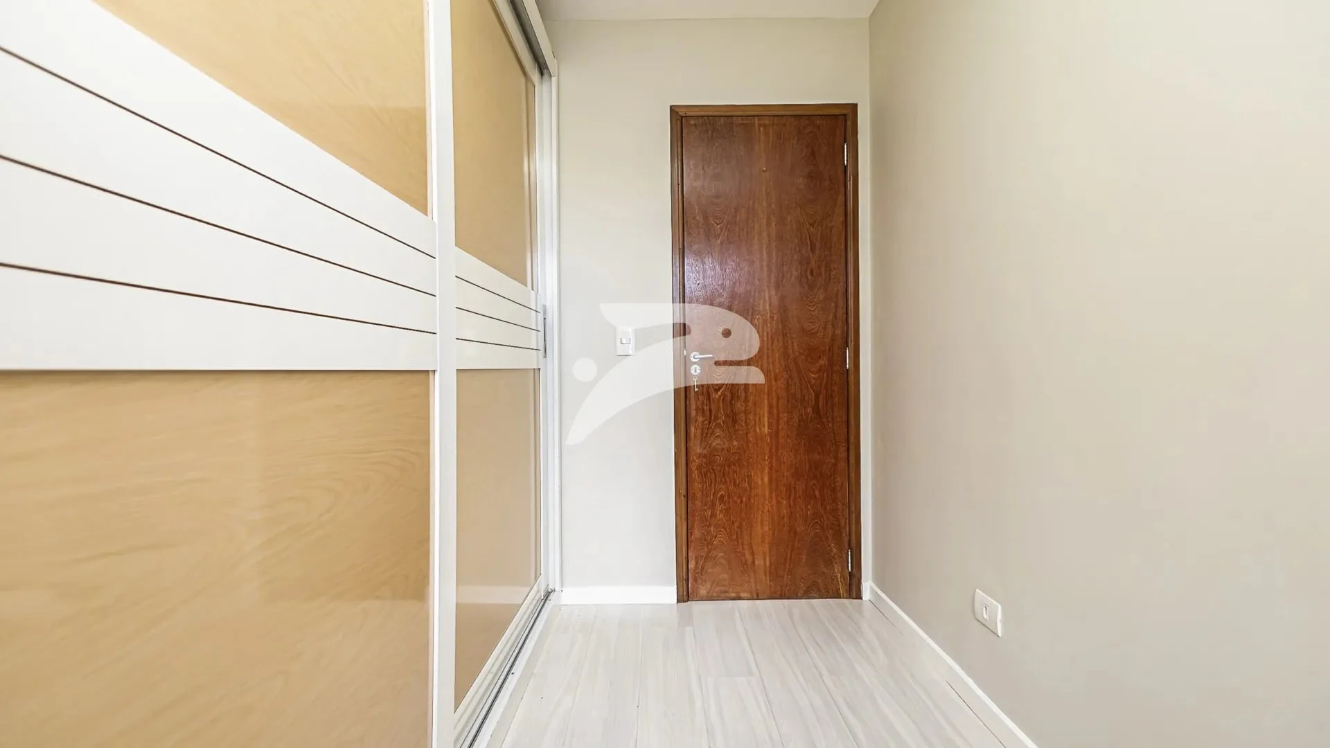 Балкон с грилем и 3 спальни: квартира 56 м² — photo 15