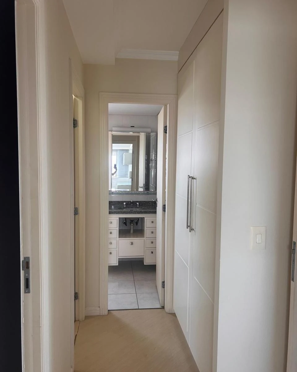 3-bedroom apartment with a home office in Curitiba — photo 24