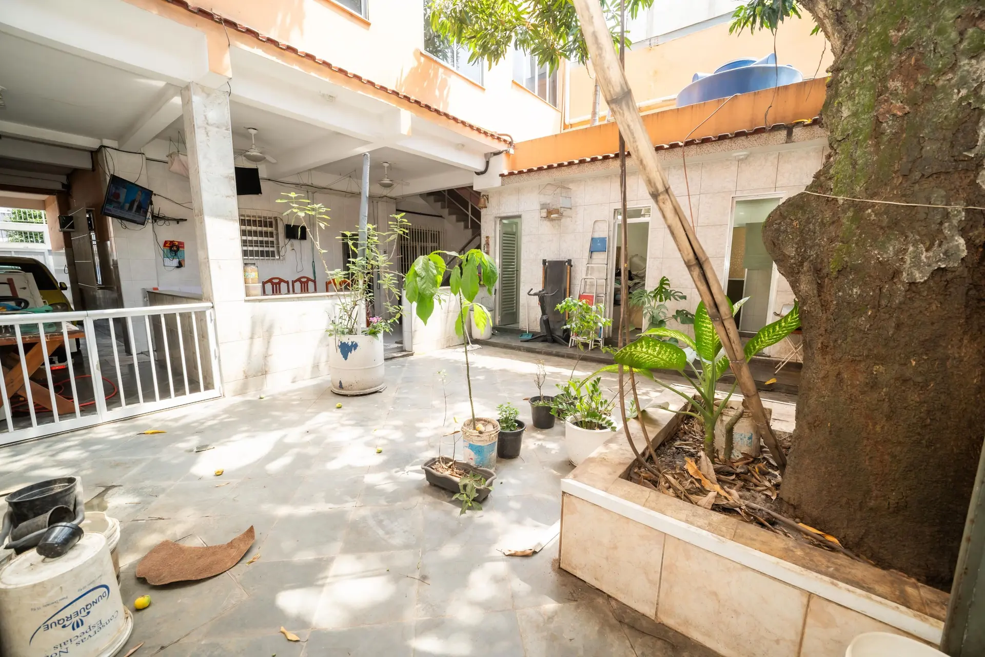 Furnished house, 449 m², with a jacuzzi — photo 130
