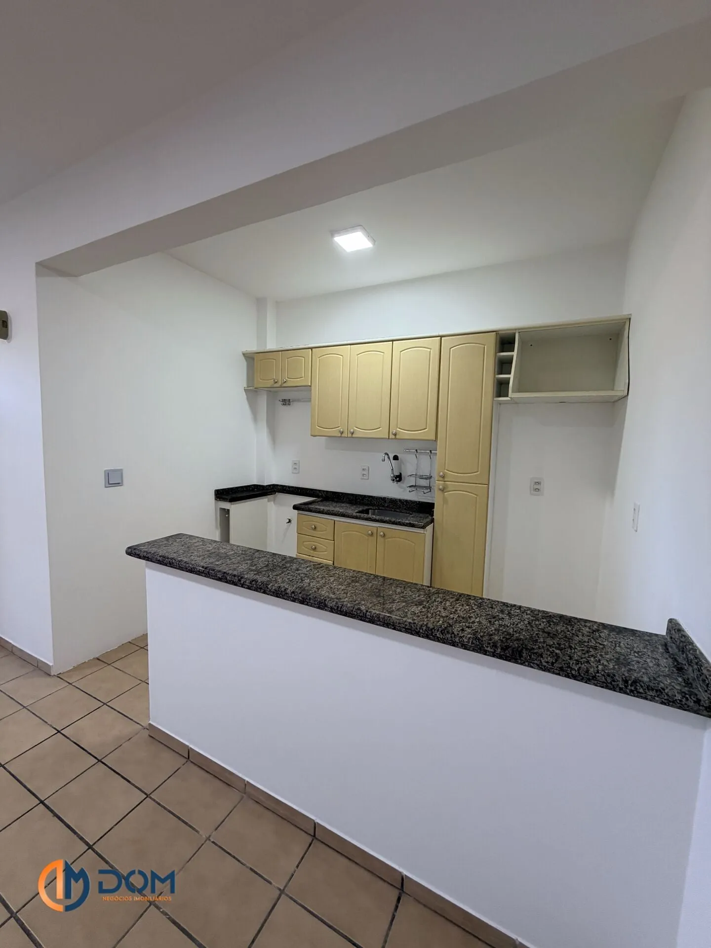 1-bedroom apartment with balcony and shared BBQ access — photo 4